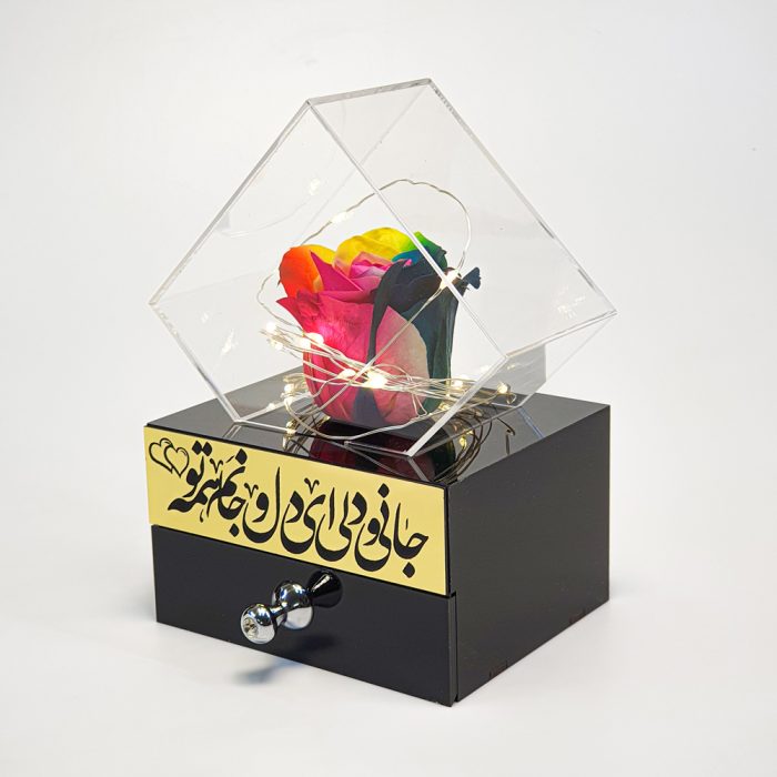 جعبه گل رز جاودان یونی رز مدل هرمی مثلثی کشودار جانی و دلی ای دل و جانم همه تو